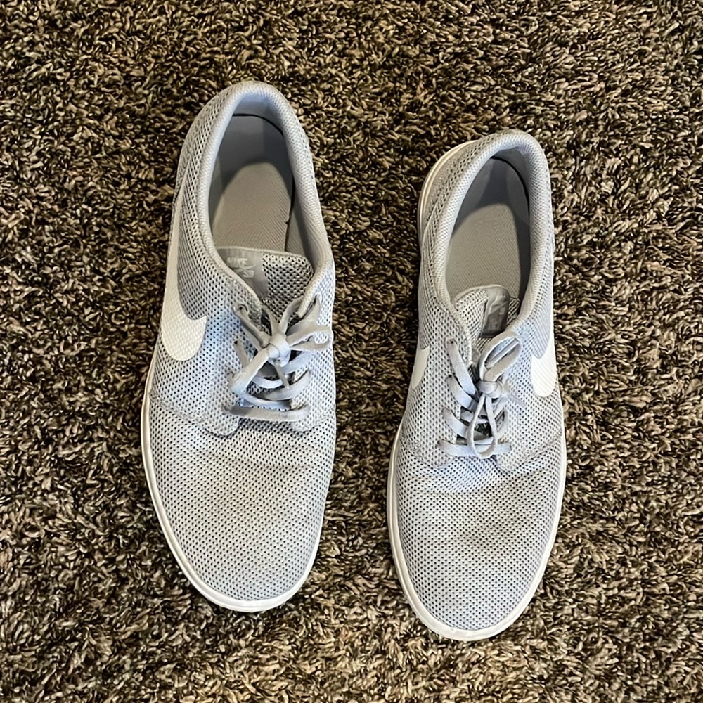 Nike Men’s Grey casual shoes